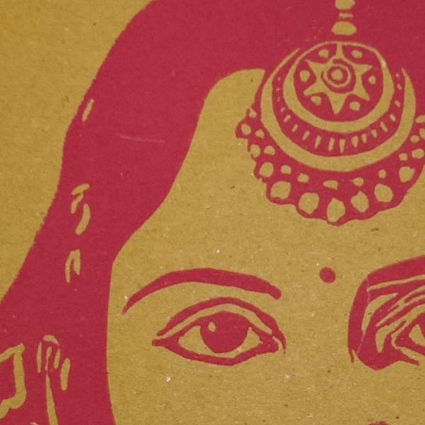Linoprint ‘Indian Queen’ – handgedrukt A4 kunstwerk in fuchsiaroze op kraftpapier