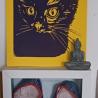 Thumbnail for Dieren linoprint ‘Kitty’ – handgedrukt in donkerpaars op zonnegeel papier