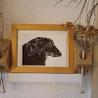 Thumbnail for Linoprint ‘Dino de Teckel’ – handgedrukte A6 kunstkaart op offwhite of kraftpapier