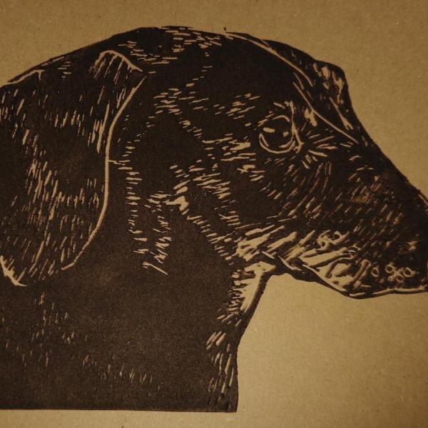 Linoprint ‘Dino de Teckel’ – handgedrukte A6 kunstkaart op offwhite of kraftpapier