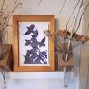 Thumbnail for Linoprint ‘Zwerm’ – A6 grafische spreeuwenprint in paars op ivoorpapier